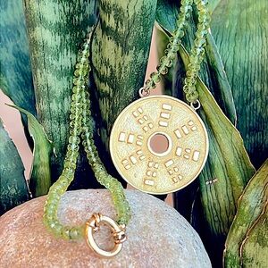 18 karat gold and peridot necklace